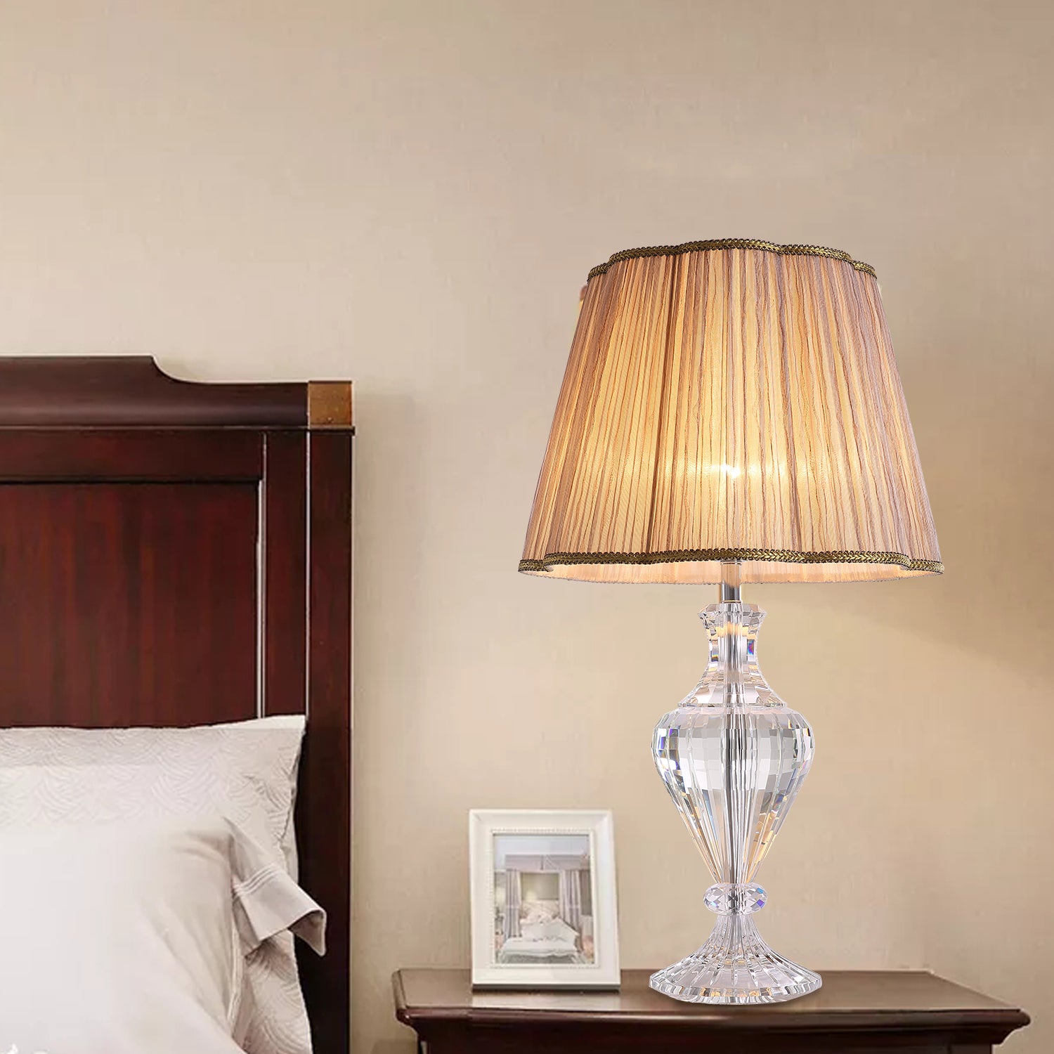 Vase Shaped Base Diamond Crystal Desk Lamp