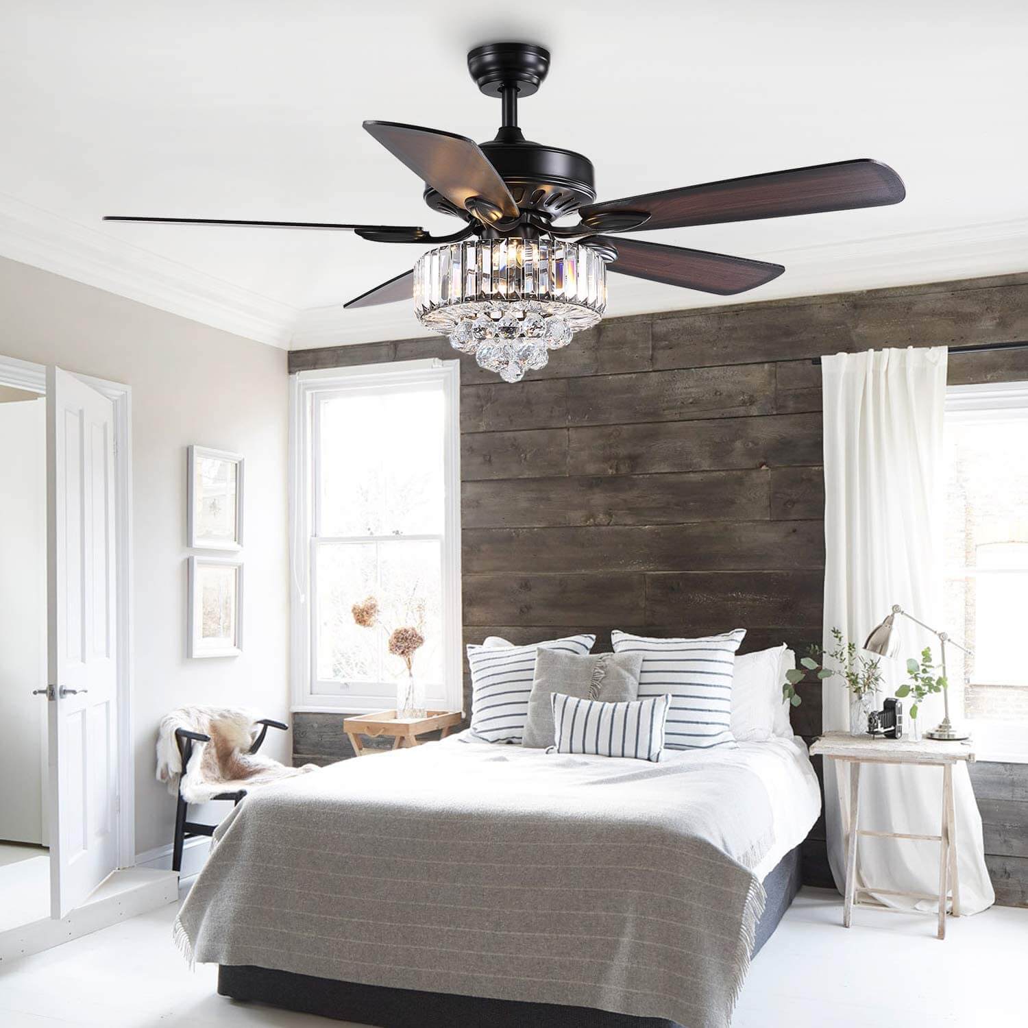 MOOONI-Ceiling-Fan-Light-Matte-Black-Finish-Vertical-Crystal-Fandelier-52“-Bedroom